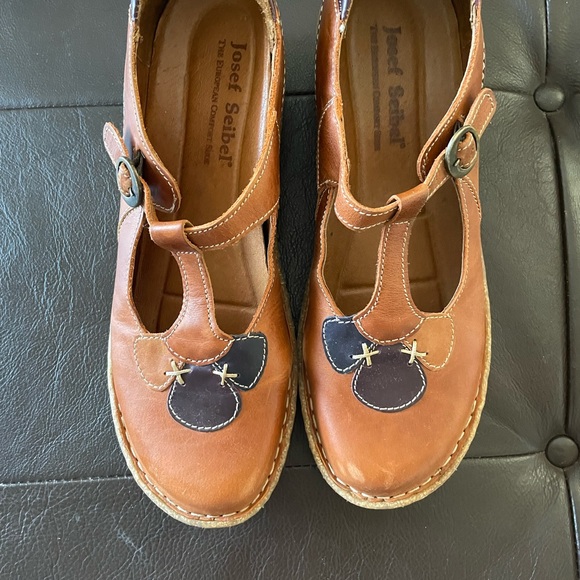 Josef Seibel Brown Leather T-Strap Flats - Picture 5 of 6